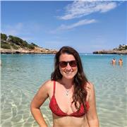 Soy profesora de educación física, me apasiona enseñar y disfruto transmitiendo mis conocimientos!Doy clases a todas las edades, desde niñ@s pequeñ@s a adult@s mayores!